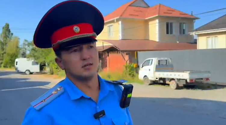 Бишкектеги жаш участковдук Дүйшөбаевдин турмуштук окуясы: эл менен иштешүү тажрыйбасы