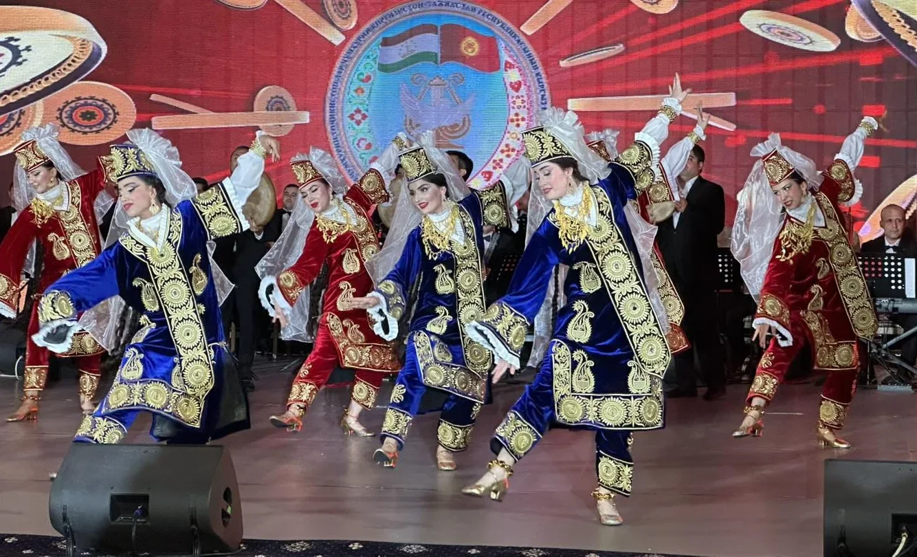 Өзбекстандын маданият күндөрү Чолпон-Атада жылдыздардын катышуусунда өтөт