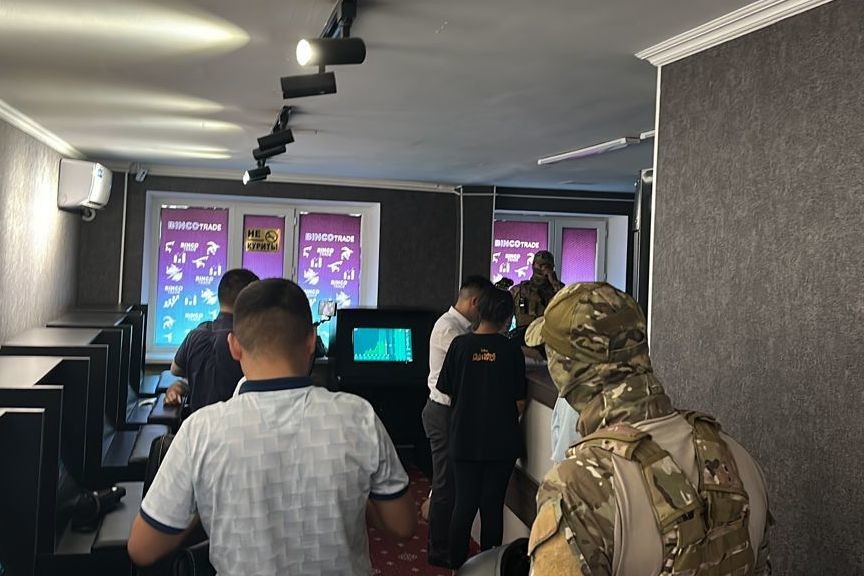 Экономика министр: Бинардык опцион сайттары аныкталбаса, чара көрүү мүмкүн эмес
