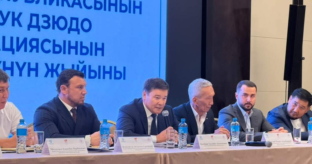 Депутат ЖК поздравил нового главу Федерации дзюдо Кыргызстана Тимура Ибрагимова