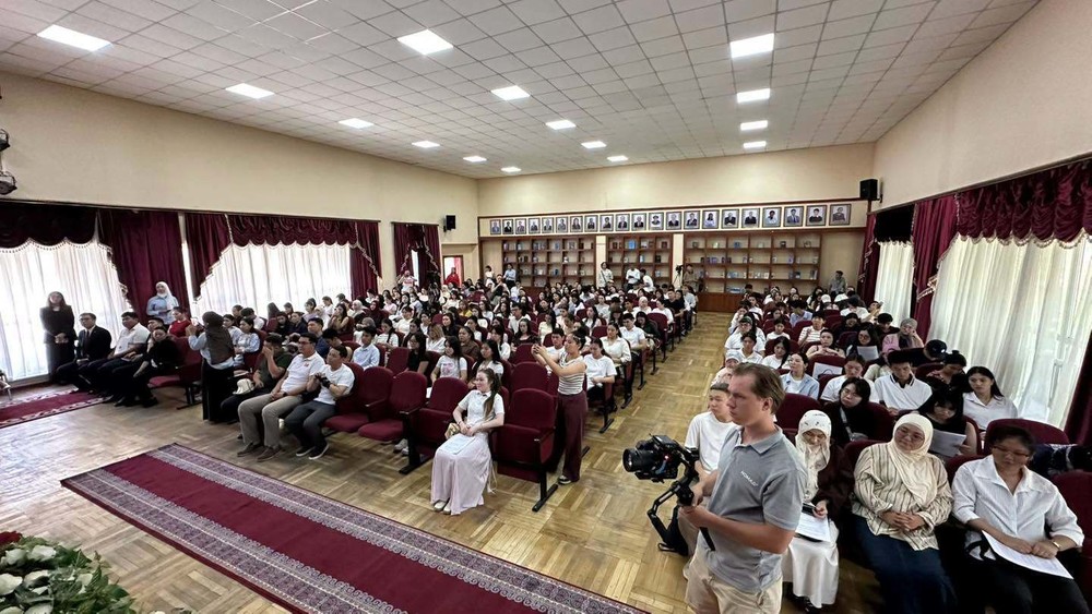 В Минкультуры Кыргызстана волонтерлорду улуттук спорттун өзгөчөлүктөрү боюнча окутту