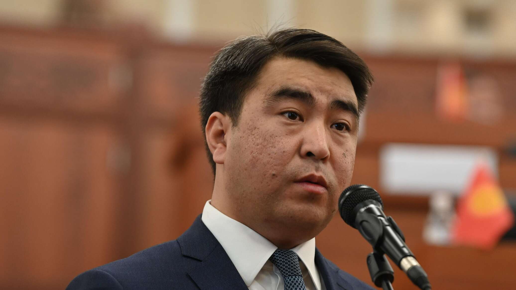 Жогорку Кеңештин депутаты Ош мэрине көп пиар жасоону азайтып, туулууга көңүл бурууну сунуштады