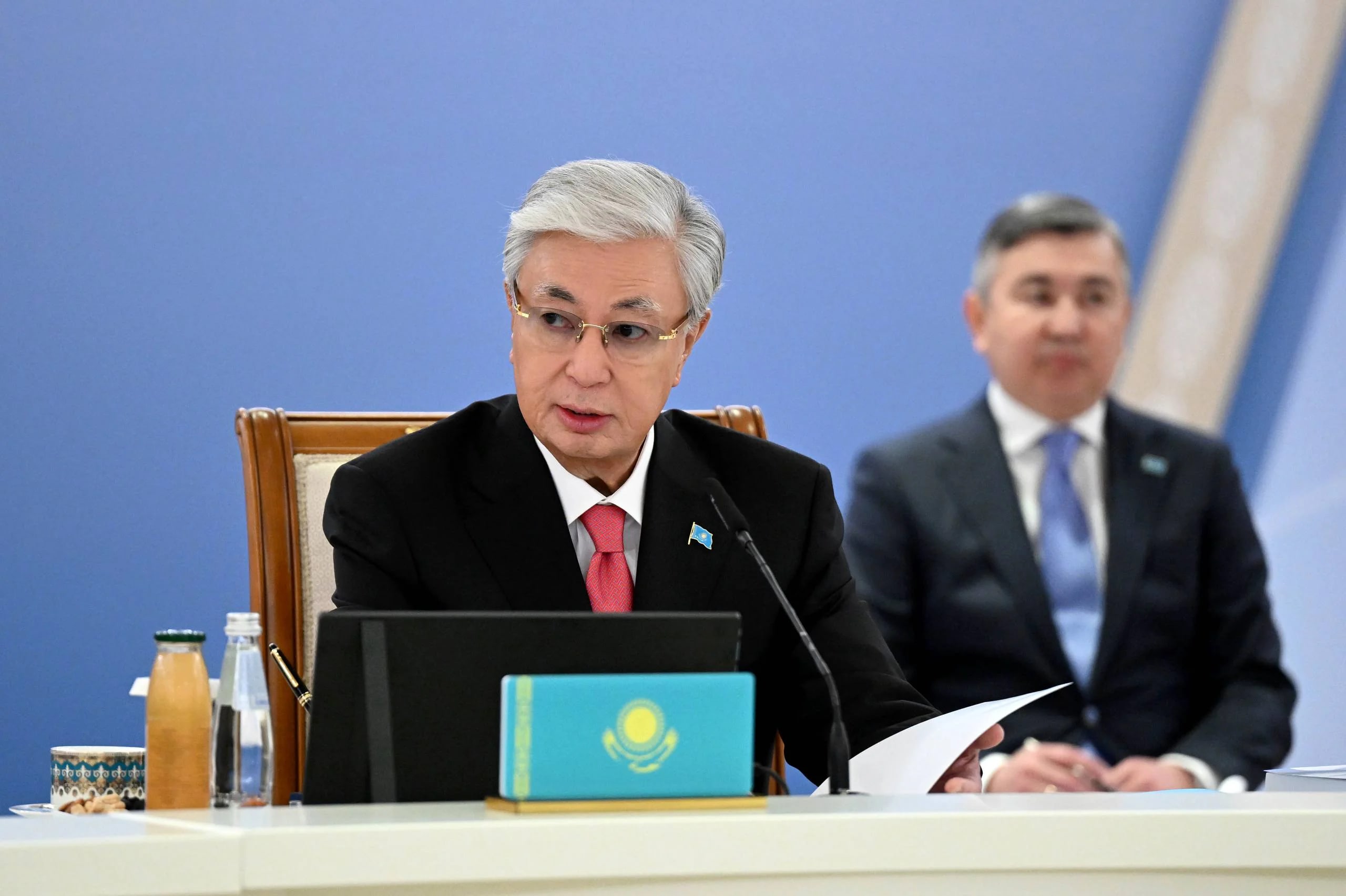 Казакстан президенти байлар үчүн салыкты жогорулатуу маселесин көтөрдү