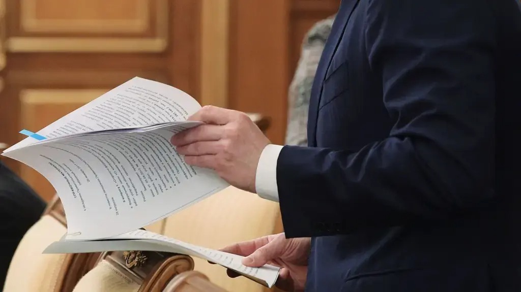 Сот жана прокуратура мамлекеттик органдардын актыларына таасир этүү укугуна ээ болот