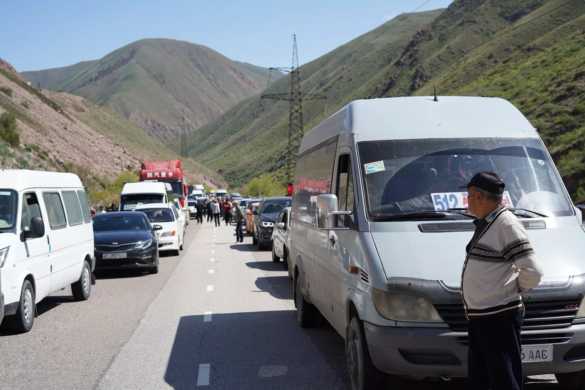 Ограничение движения на трассе Бишкек — Нарын — Торугарт из-за работ по спуску камней