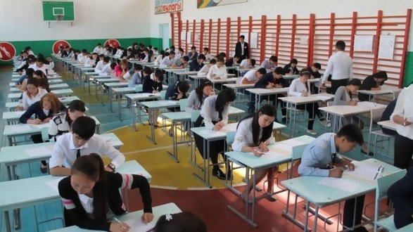 Кыргызстанда жум курагындагы жогорку окуу жайларына ОРТга каттоо баштады