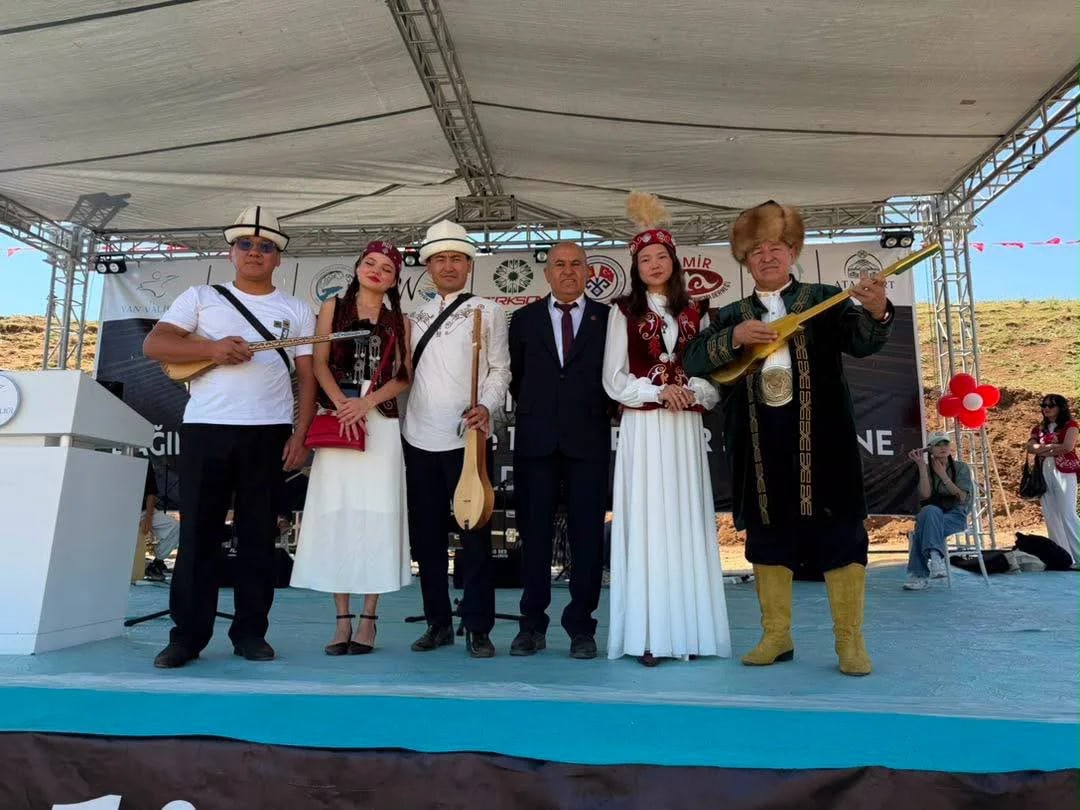 Түркиянын Улуу-Памир айылында Кыргызстандын эгемендүүлүгүнүн 35 жылдыгы белгиленди