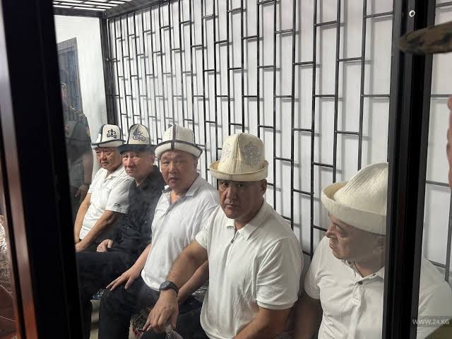 Бишкек шаардык сотунда «75 кат» иши ачык өтпөйт