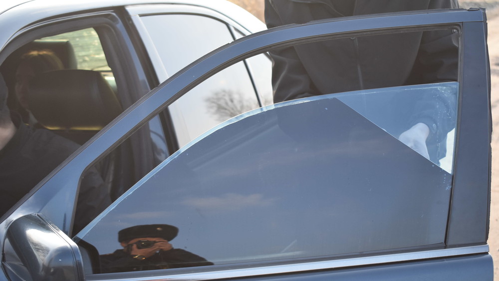 Иностранцам упростят тонировку авто: разрешение без временной регистрации в КР