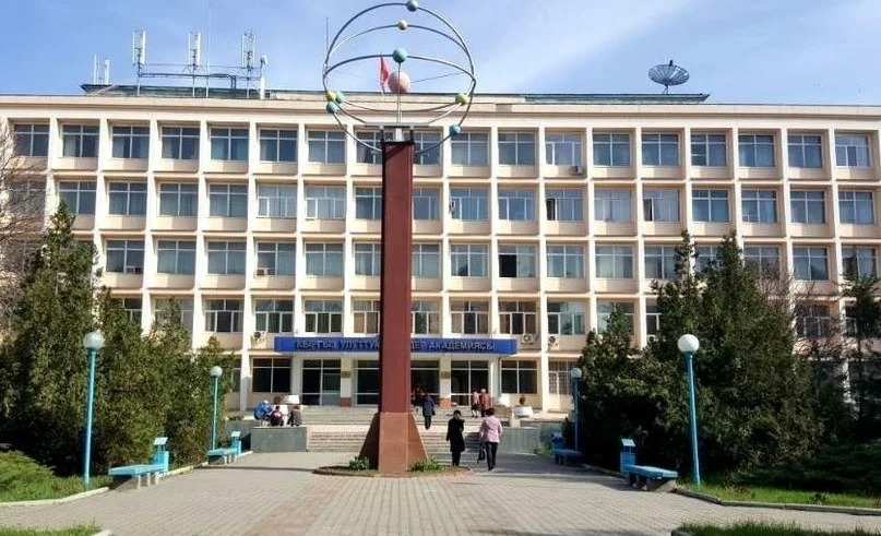 Кыргызстанда НАН жетекчисин илимий даража талап кылбай дайындаганга мыйзам долбоору сунушталууда