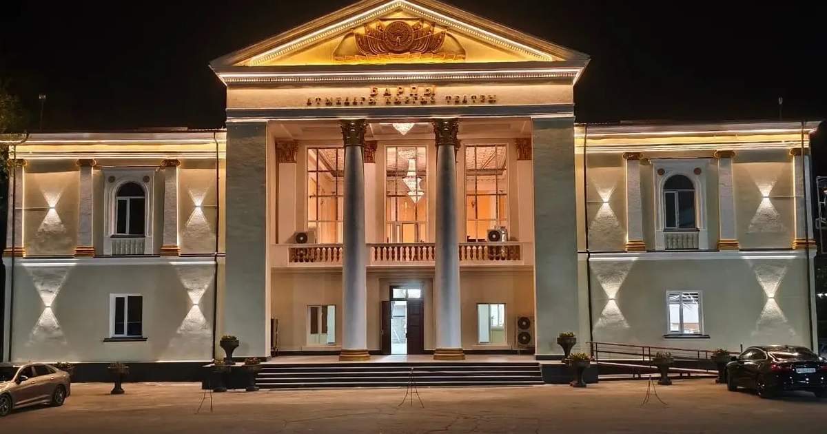 Драмтеатр имени Барпы в Джалал-Абаде начинает 35-й сезон, посвященный Бексултану Жакиеву