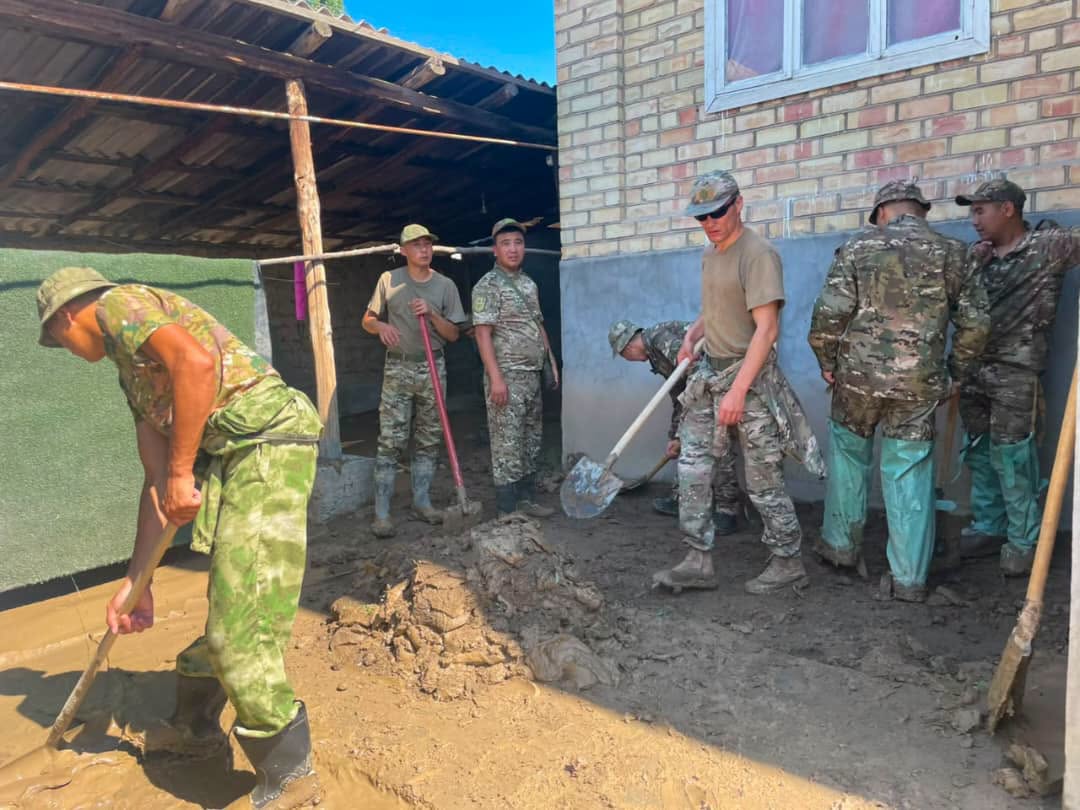 В Джалал-Абадской области ввели режим ЧС после селей: подтоплено более 400 домов