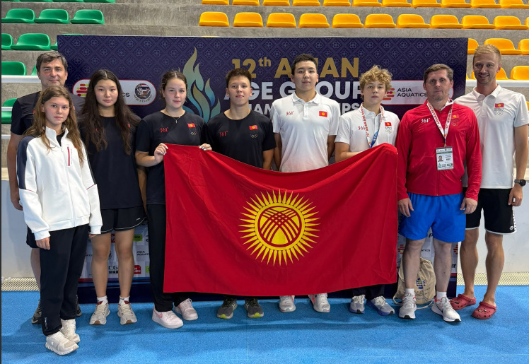 Кыргызстандын сүзүү командалары Азия чемпионатында медалдарды жеңип алды