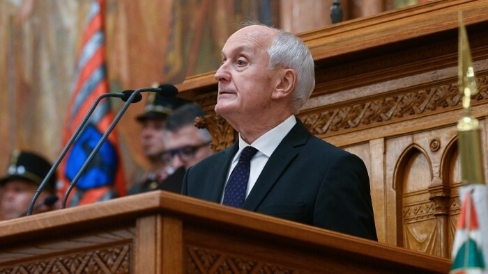 Садыр Жапаров направил поздравление Андрашу Баку с избранием президентом Венгрии