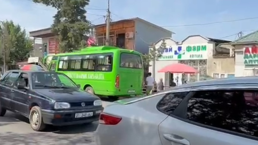 Кара-Балтада Төмөнгөй базардын жанында расмий автобекетти орнотуу талабы көтөрүлүүдө