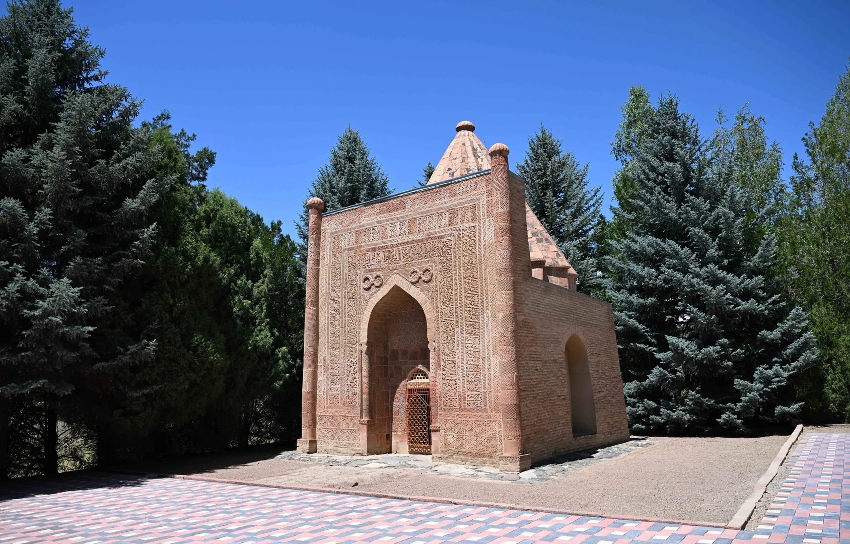 Фото: Кабар (рус.)
