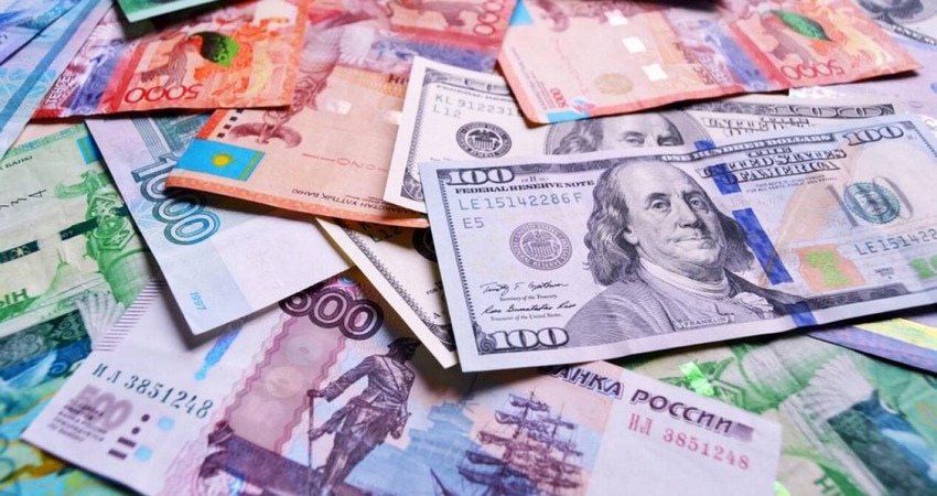 Курсы валют на 14 августа: рубль и евро продолжают падение, а тенге отступает от максимумов
