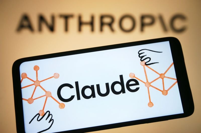 Anthropic компаниясы Claude чат-ботуна карата оорлап, негизсиз сыноо мамилелерди тыюу салды