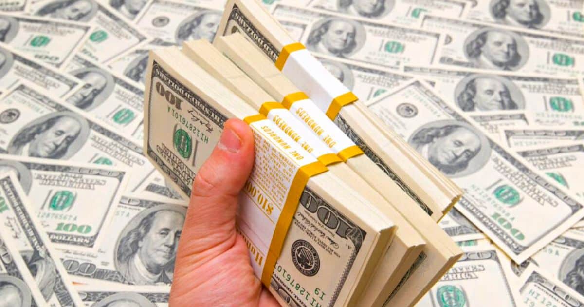 Нацбанк валютаны алмашуучу жайлар менен операцияларга чектөөлөрдү жоюду