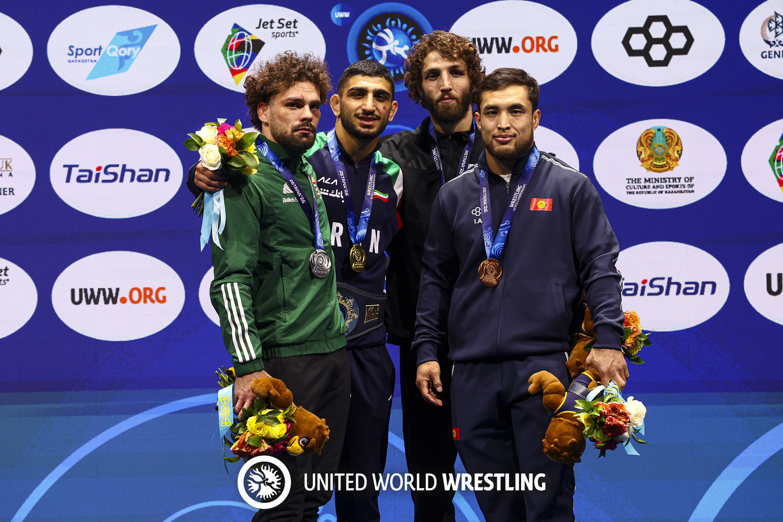 Амантур Исмаилов грек-рим күрөшү боюнча дүйнө чемпионатында коло медаль утту; кыздар да мелдешке катышууда