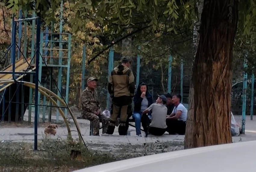 Бишкектеги «Тунгуч» маң районундагы балдар майда аянтчасындагы мас адамдар жергиликтүү тургундарды тынчсыздандырып жатат