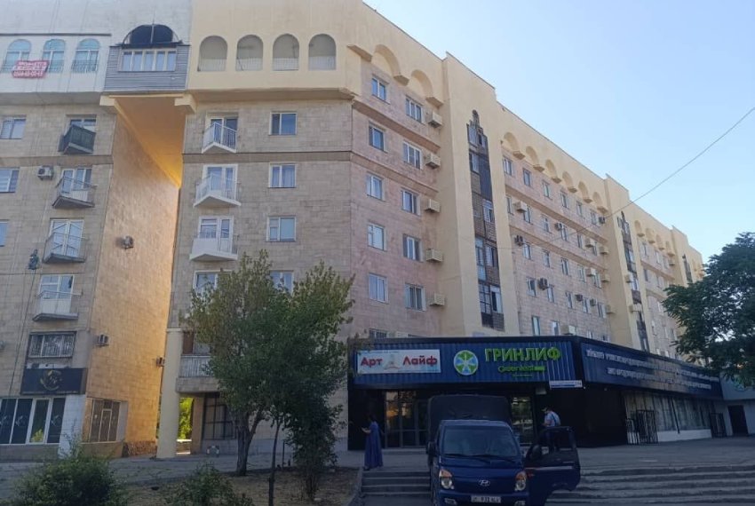 Бишкек шаарындагы үй тургундары фасадды оңдоо учурунда жарык менен абанын жетишсиздигинен тынчсызданууда