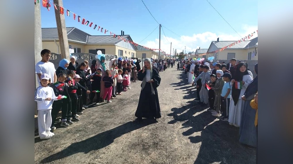 Ак-Талин районунун Кайыңды-Булак айылында социалдык шаар курулуп, 68 үй-бүлөгө турак жай берилди