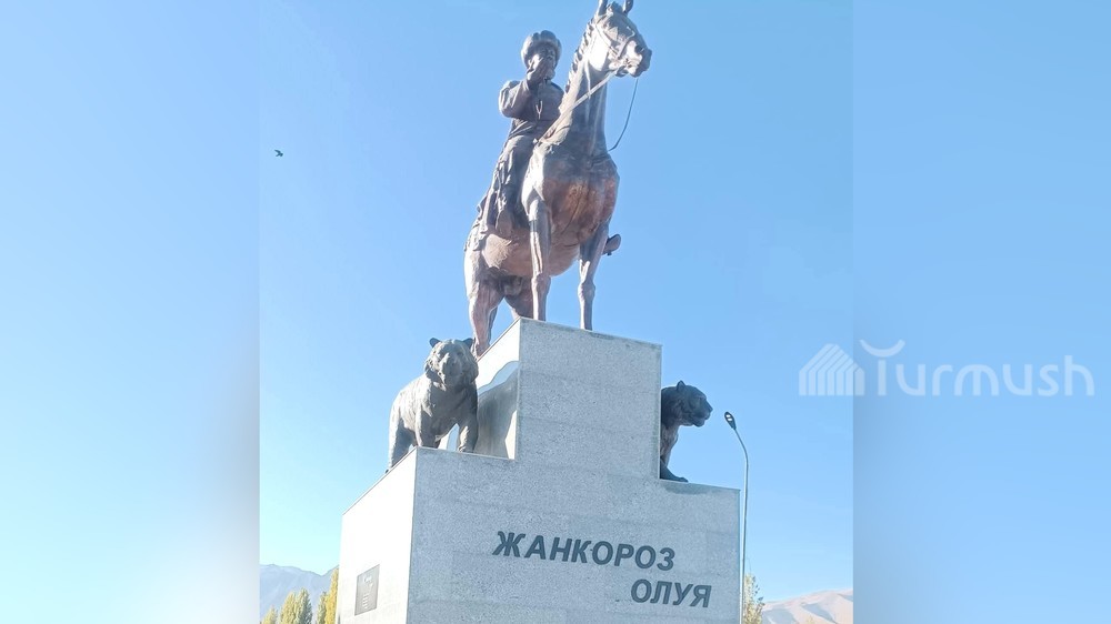 Талас районунда ойчу Жанкороз Бердикожо уулунун эстелиги ачылды; ай аталышы өзгөртүлдү