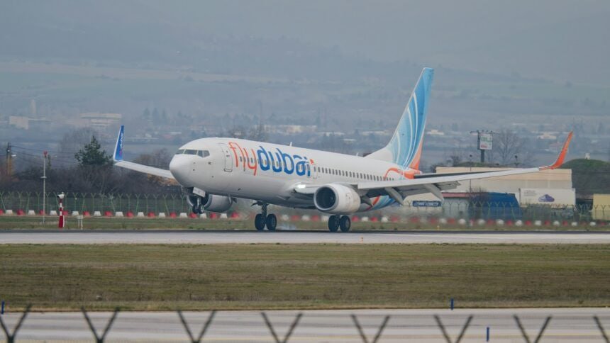 Пострадавшим в инциденте на борту Flydubai стал пилот из Индии