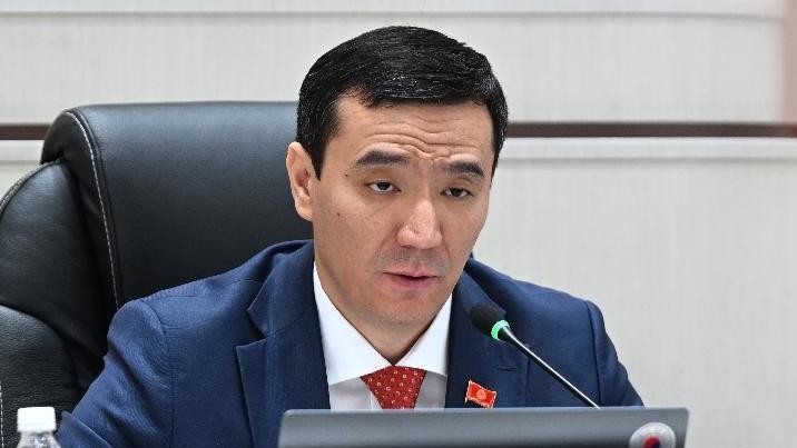 Депутат Медербек Алиев: Соттордун көпчүлүгү компетенциясыз жана коррупцияга түшүп калган, реформа керек