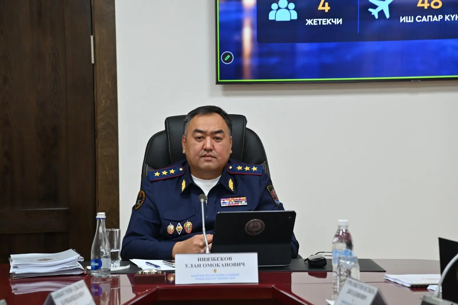 Улан Ниязбеков милицияга интернет-алдамчылык жана үй-бүлөлүк зомбулукка каршы күрөштү күчөтүүнү тапшырды