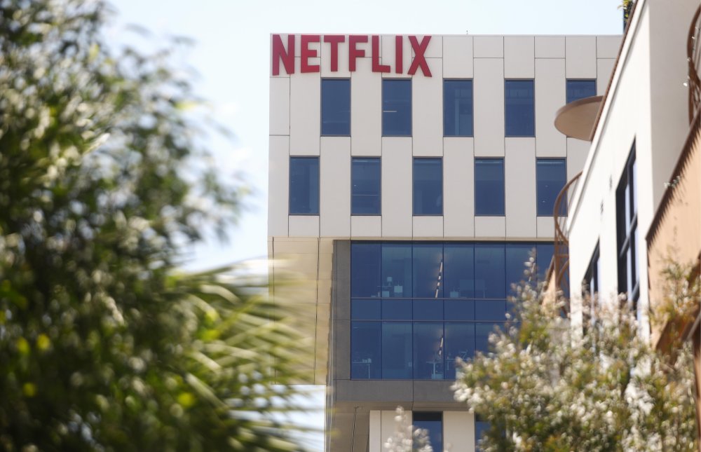 Netflix проводит масштабное сокращение штата: увольняют около тысячи сотрудников