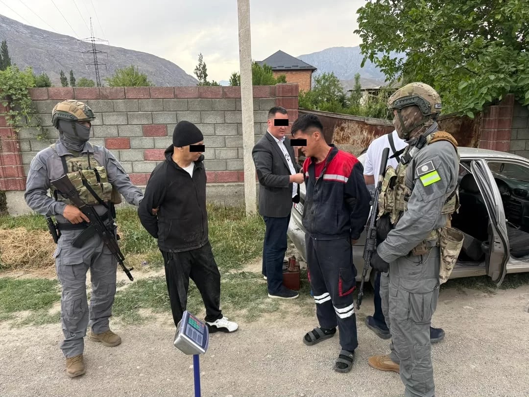 ГКНБ Кыргызстанда Афганистандан келген эл аралык наркотикттер каналын токтотту, болжол менен 50 кг баңгизат алынган