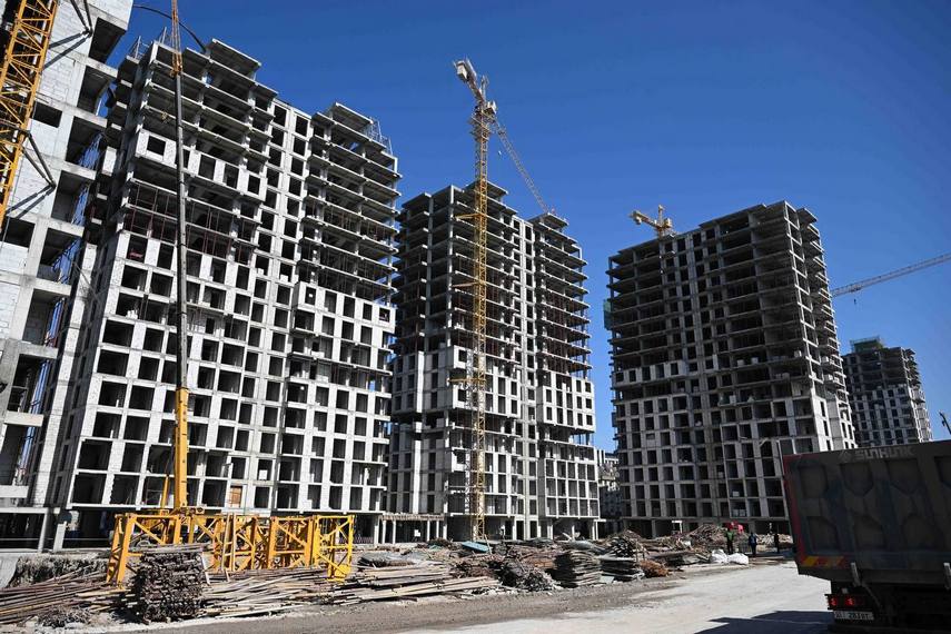 Депутат Дастан Бекешев раскритиковал хаотичную застройку юга Бишкека: «Деньги оказались сильнее»