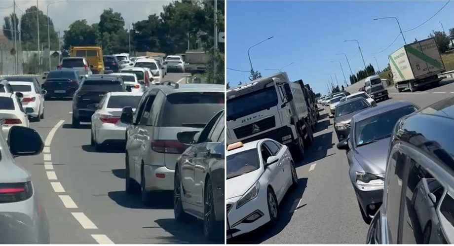 Автомобильный затор в Чолпон-Ате из-за большого потока туристов