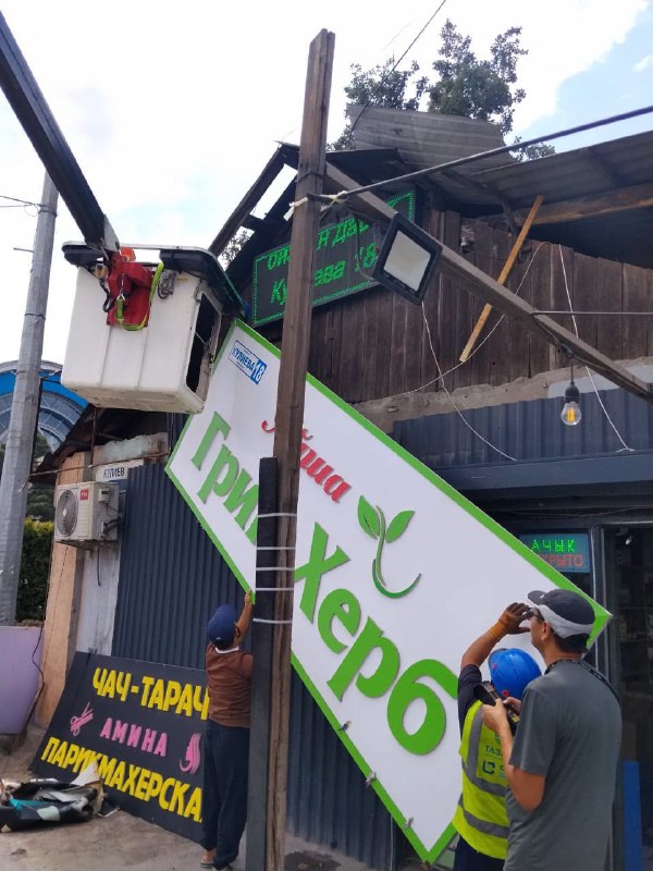 Бишкекте мыйзамсыз жарнак конструкциялар алынып, шаар мейкиндиги тазаланды