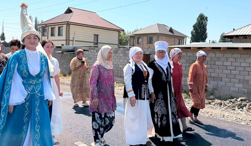 Узген шаарында Жаңы-Өзгөн кварталында 1 чакырым жол асфальтталып пайдаланууга берилди