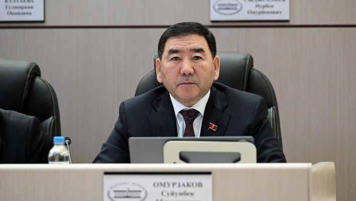 Депутат Суйун Омурзаков вновь инициировал вопрос о повышении пенсий сотрудникам и ветеранам МВД
