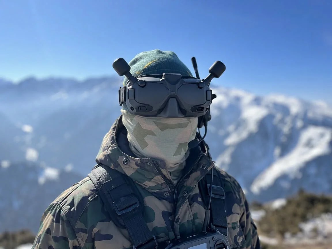 Кыргызстандык чек арачы FPV-дрондор боюнча дүйнөлүк рекорд орнотту