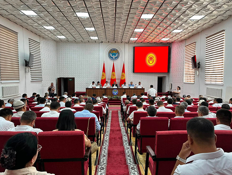 Аймак тургундары бийликке кайрылды: жол маселелеринен баштап үй-бүлөлүк көйгөйлөргө чейин