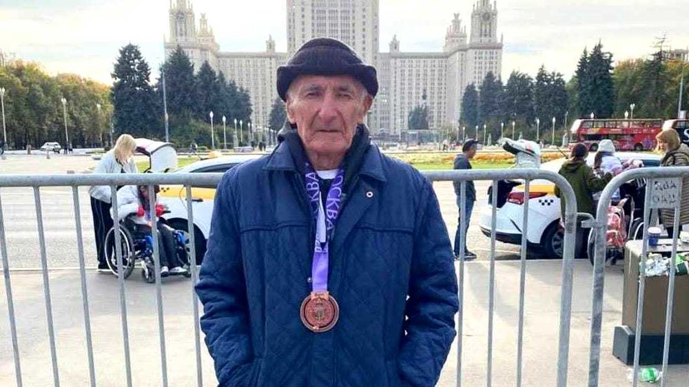 Таластан келген 75 жаштагы инженер Эдил Бейшекеев Москва марафонунда сыйлык жерин басып алды