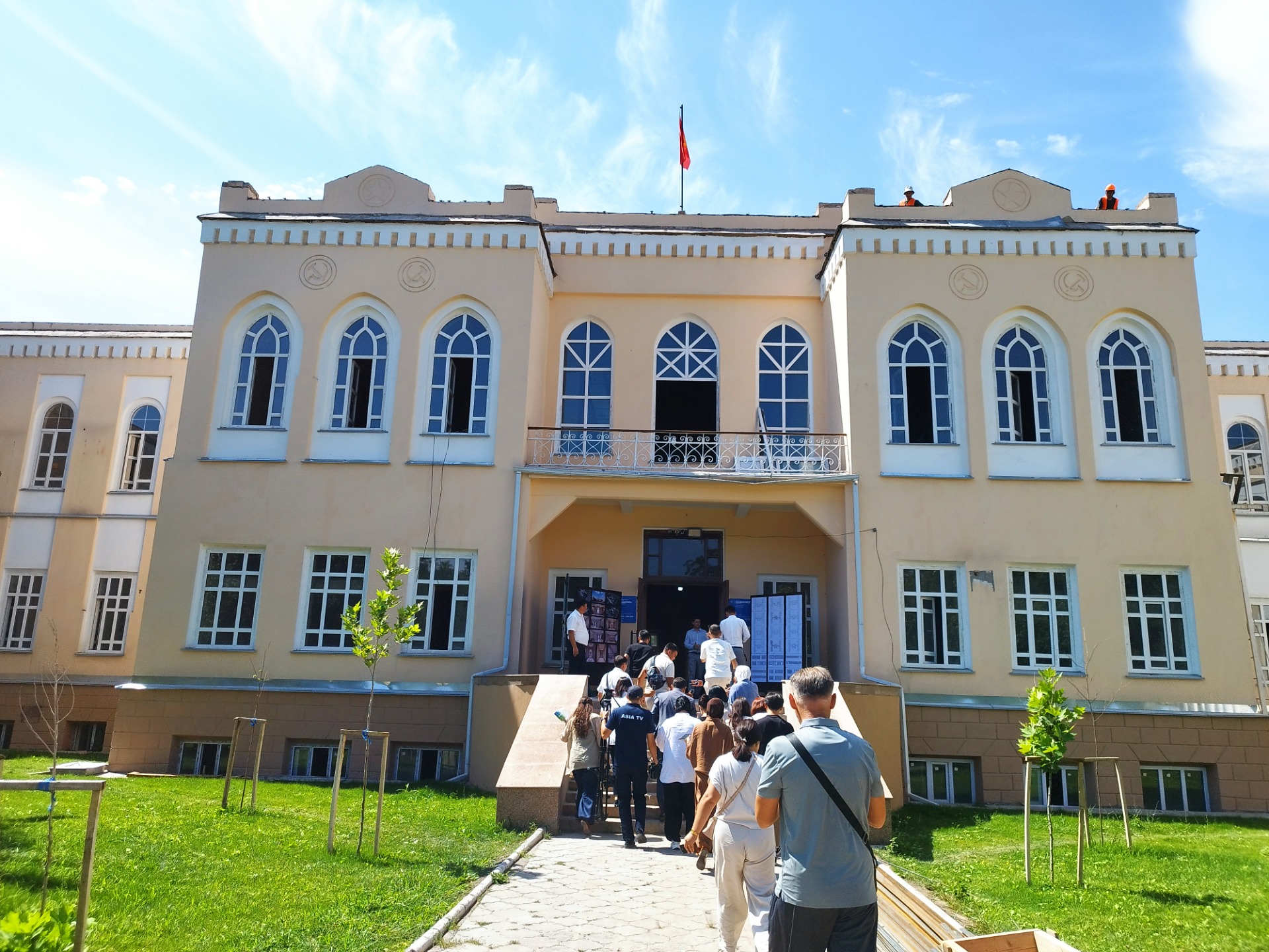 Министр Мамбеталиев: Кыргызстанда заманбап концерттик зал куруу планы бар