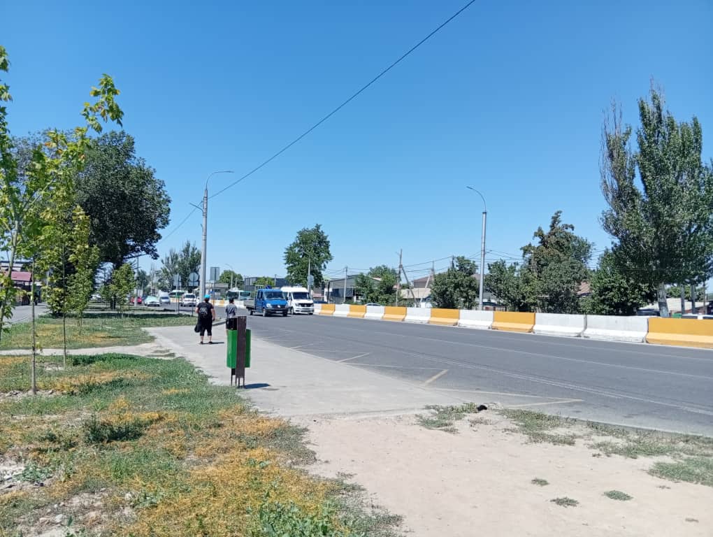 Жибек Жолу проспектисиндеги жол оңдолду, бирок автобустук токтоочу жайлар көңүл сыртында калды