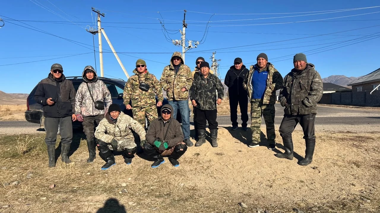 В Таласской области прошли рейды: охотники отстреливали волков и шакалов для защиты скота
