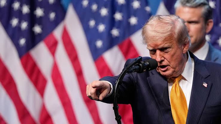 Трамп: АКШ менен Ирандын сүйлөшүүлөрү уланат, бирок ок атышуулар токтогон жок