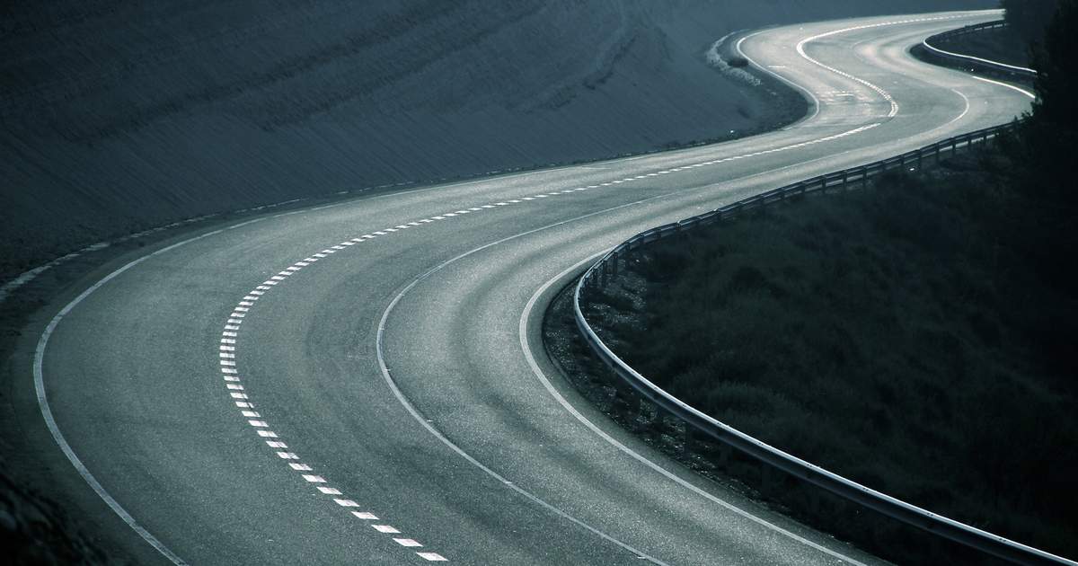 В Нарынской области продолжают асфальтировать дорогу Ара-Кол–Оро-Башы