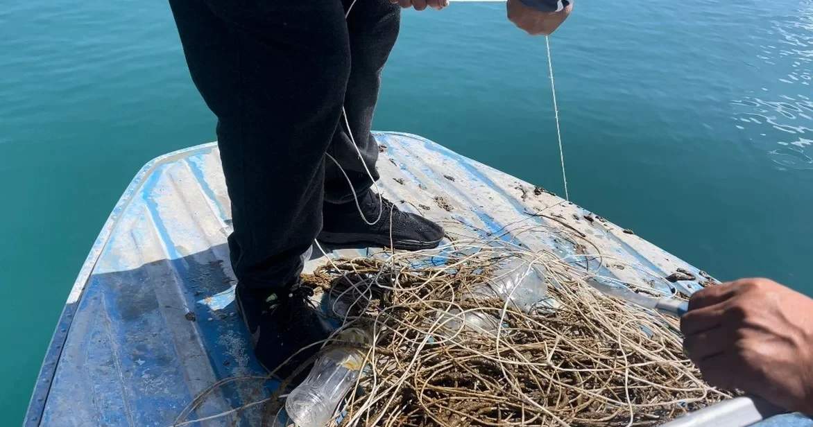 В Токтогульском водохранилище изъяли 300 метров незаконных рыболовных сетей