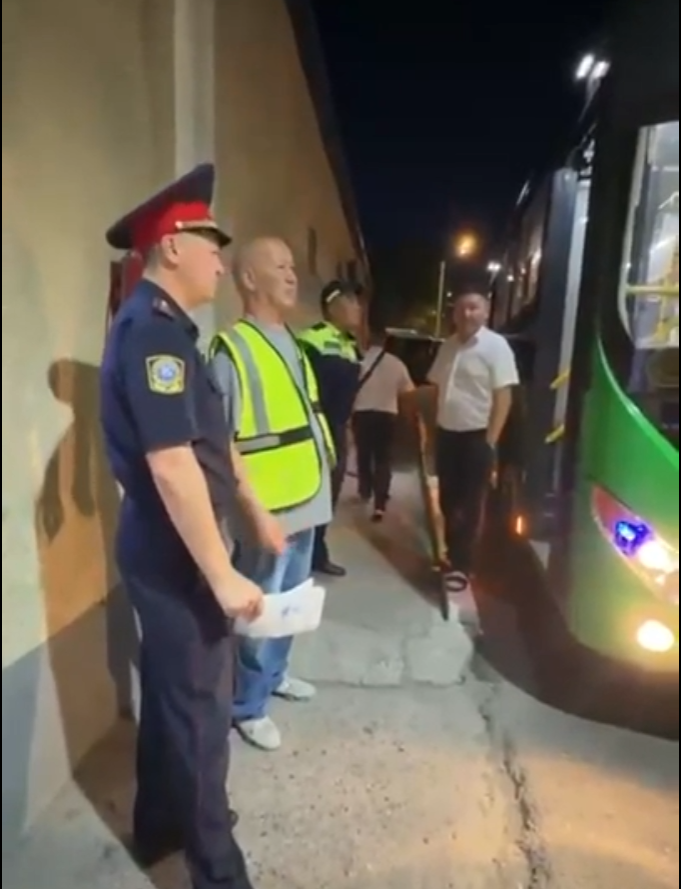 Бишкекте бала өпкөнүн алдында автобустун алдында калгандан кийин механиктер жазаланды
