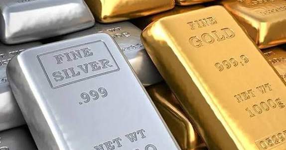 На мировых рынках: золото и серебро подешевели
